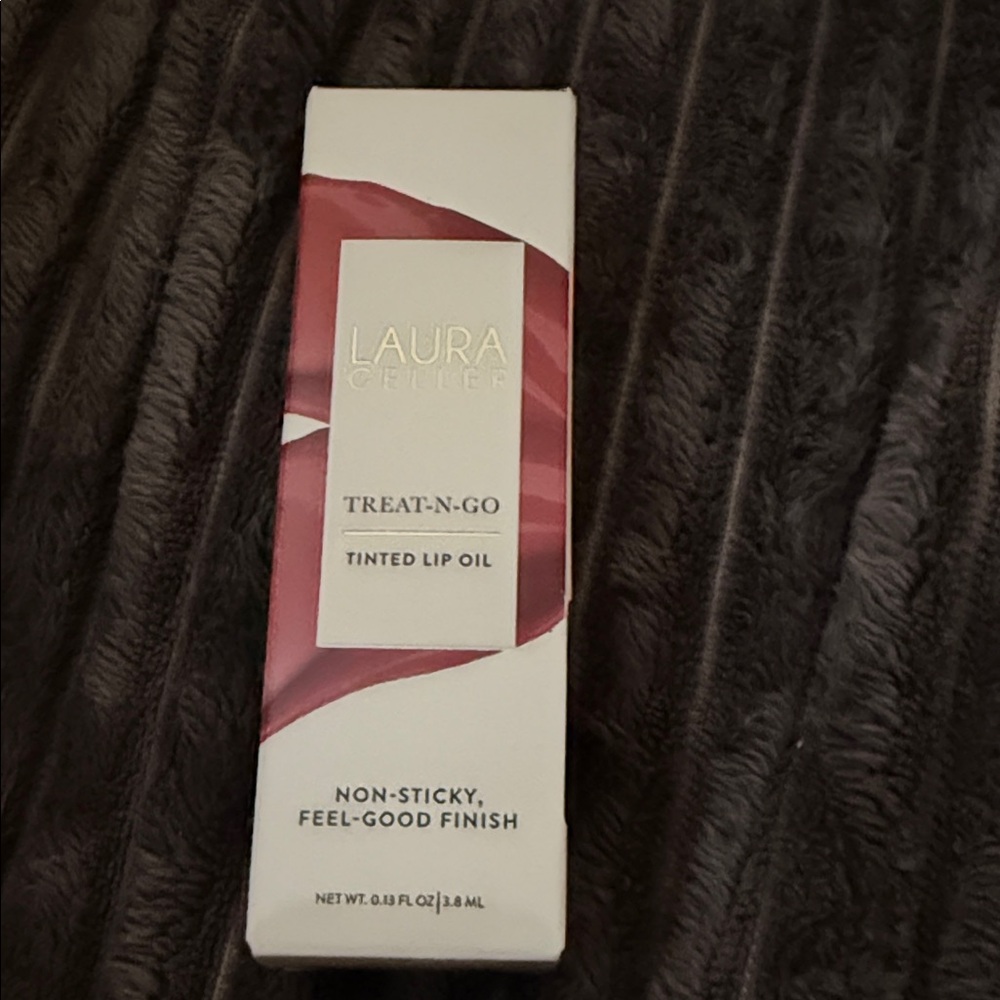 Laura Geller Treat-N-Go Lip Oil in Pink

New- never been opened with seal